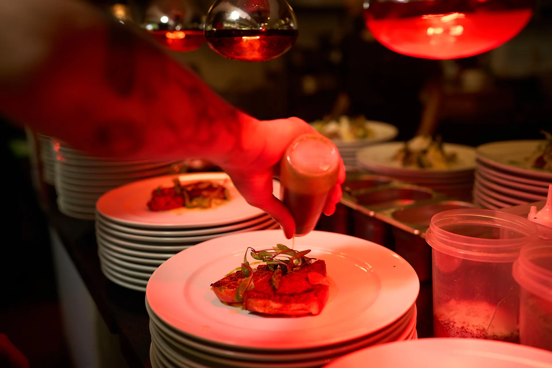 Preparación de platos en la cocina